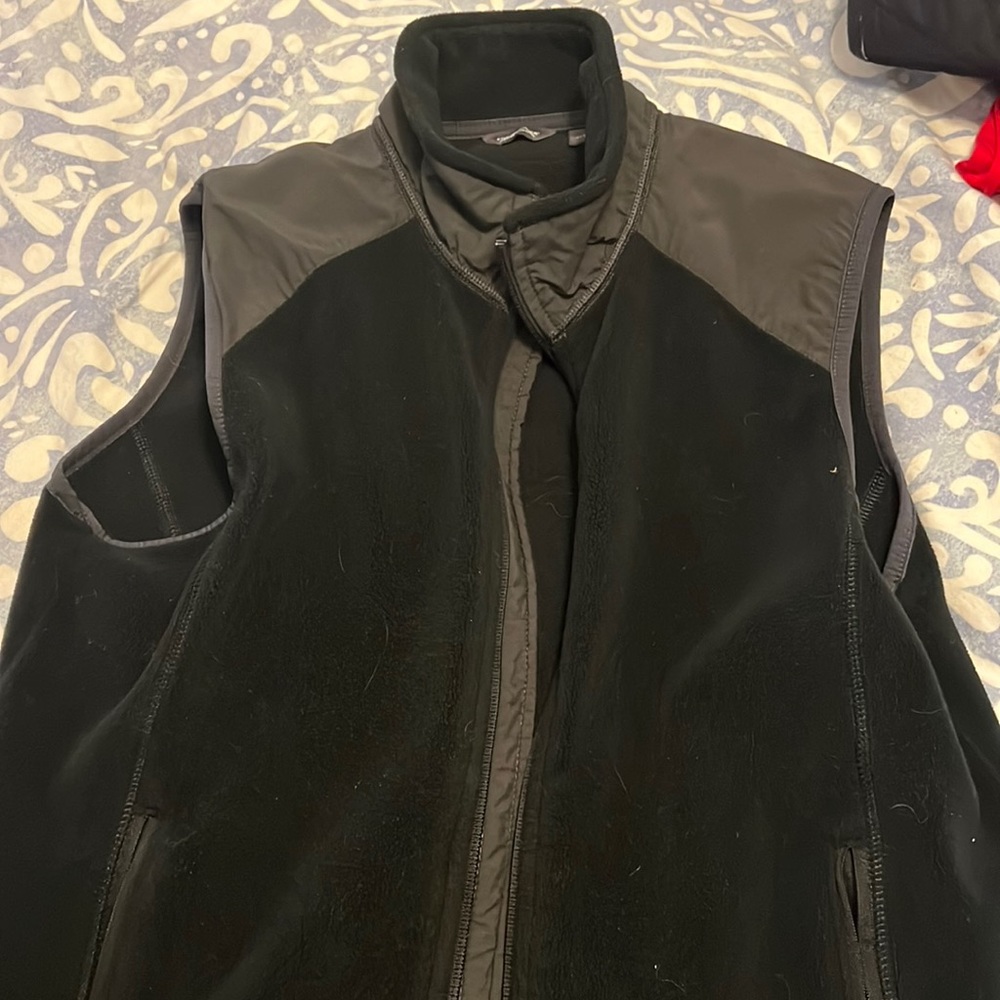 Eddie beauer black vest